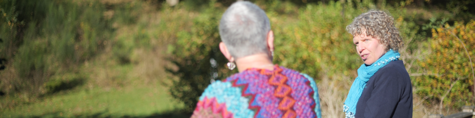 Robyn Harris having a mentoring conversation with a wellbeing practitioner outdoors in nature